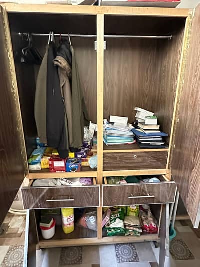 wooden 2 door wardrobe 6 months used only
