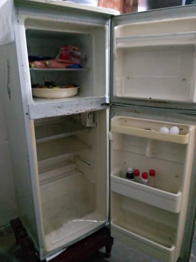 KELON Medium size refrigerator