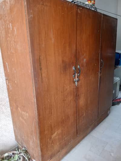 Wardrobe 3 partitions