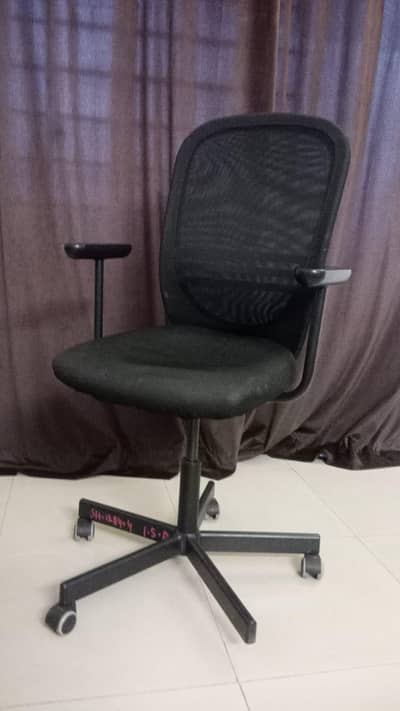 office chair 1 broken wheel