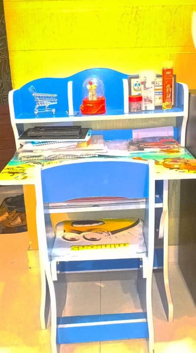 kids minions study table / with chair