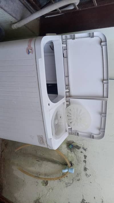 Washing machine and spinner