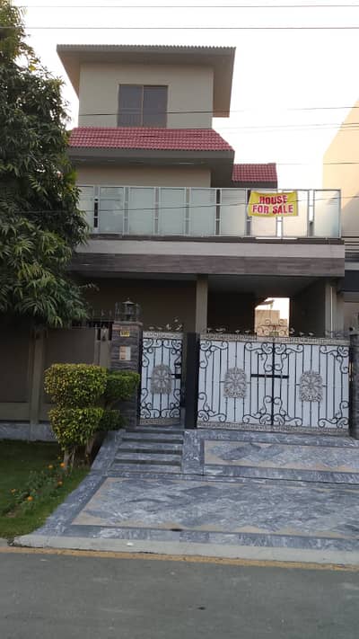 10 Marla Slightly Used House Available For Sale On Main 80ft Road