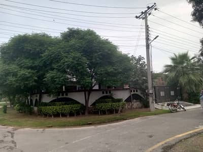 1 Kanal Corner Used House Available For Sale