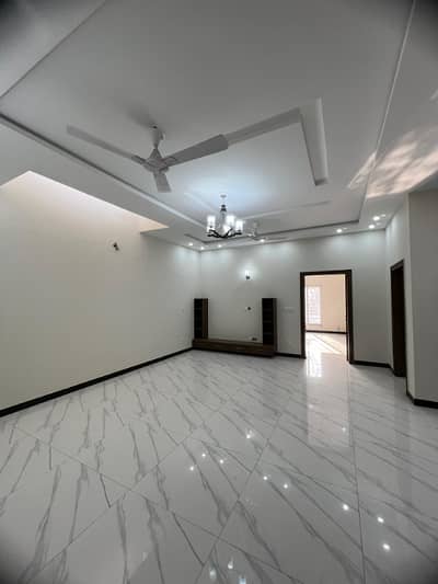 10 Marla House Available For Rent Bahria Enclave