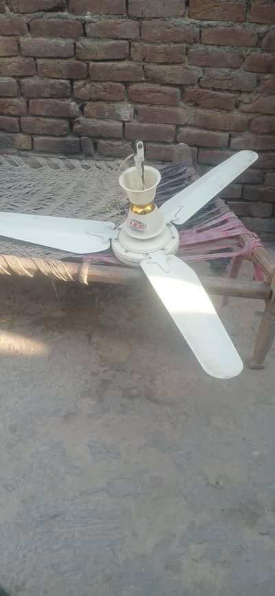 celling fan  open ha 3500 ka majburi ma urgent Bach rha hu