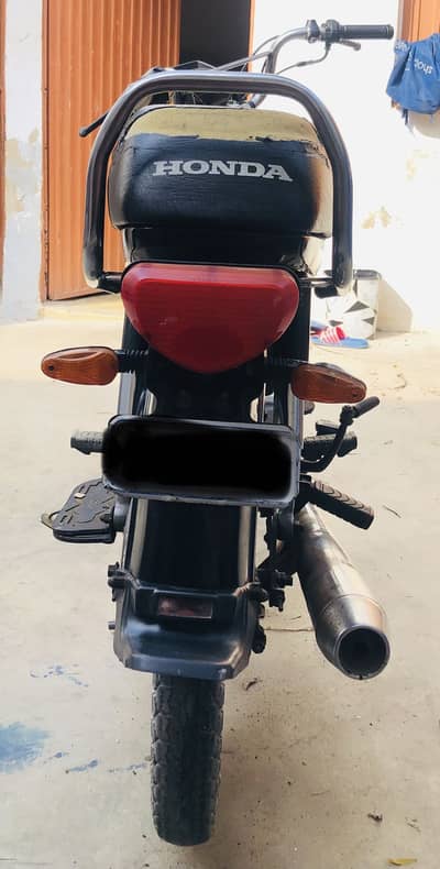 SELLING A HONDA CD70 IN GOOD AND ORIGINAL CONDITION