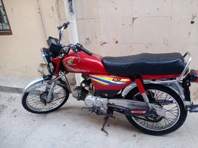 Honda 70 Red colour condition 10/7  urgent sale contact 03095008687