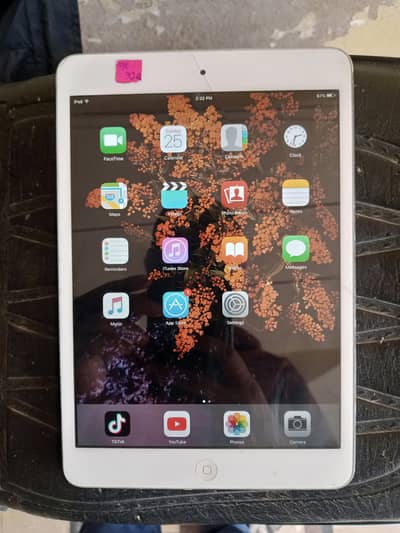 10 by 10 ha chargen cable bhe ha koi fuld nahi ha protactar laga ga bs