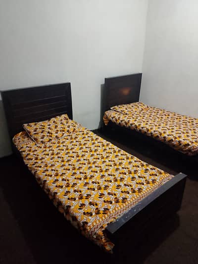 room available for rent near moon market Iqbal town lhr
