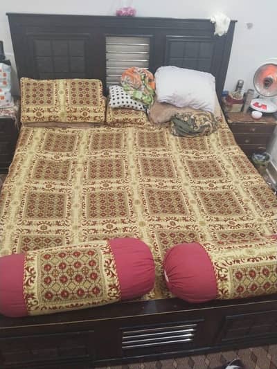 bed for sale urgent good condition  rate main kami paishi hojaiye gi