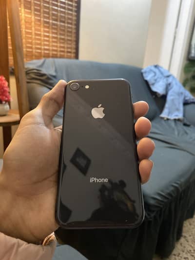 Iphone 8 non factory unlock for sale in mint condtion kancha 
