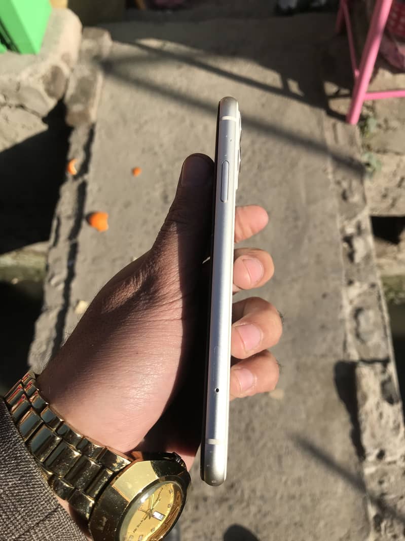 Iphone 11 sim working 4