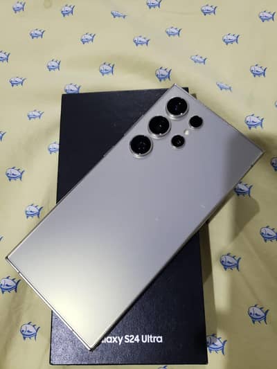 Samsung s24 ultra Storage 12/256gb Natural titanium  With box cable