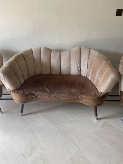 A 4 seater sofa set