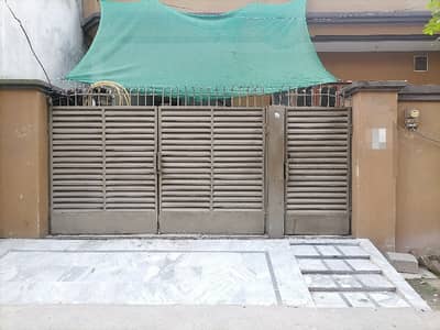 In Marghzar Officers Colony House For sale Sized 10 Marla