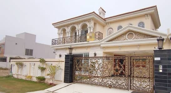 10 MARLA ELEGANT AND FULLY MAINTAINED SUPER HOT LOCATED BUNGALOW IS AVAILABLE IN THE BEST BLOCK OF DHA LAHORE.