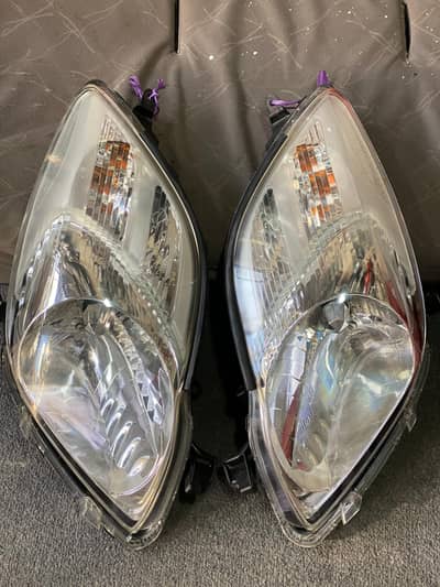 Toyota vitz headlight