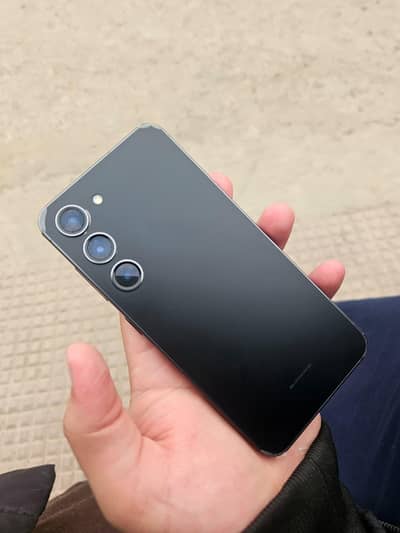 Samsung s23 8/128 non pta box sath hai