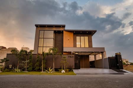 1 KANAL 5-BED ELEGANT BUNGALOW IN DHA PHASE 7