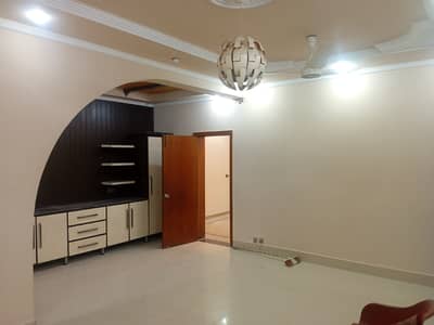 10 MARLA BEAUTIFUL LOWER PORTION FOR RENT IN ALLAMA IQBAL TOWN