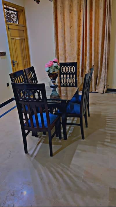6 Seated dining table