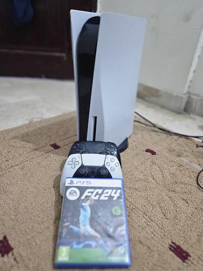 Ps5 1TB with 2 Controllers