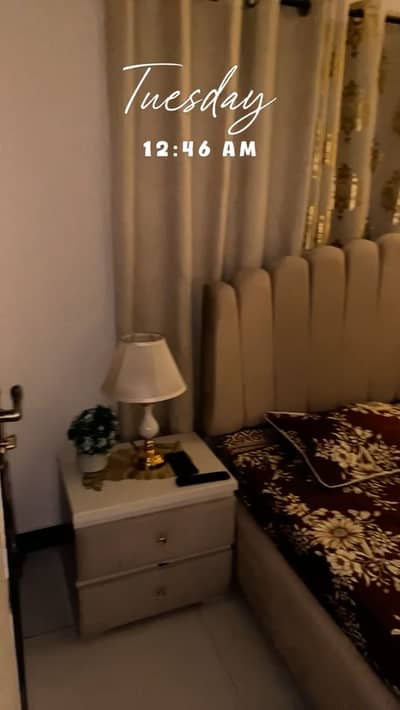 NEW COMPLETE BED SET WITH DRESSING