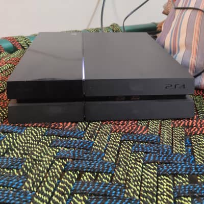 PS4 With three Controller and GTA v disk