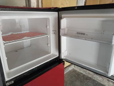 Dawlance midium size fridge for sale    03007376868