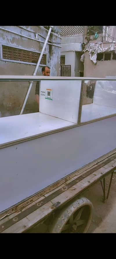 Counter tabel with glass