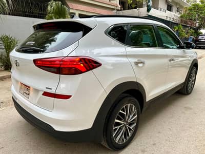 Hyundai Tucson AWD | 33,000 km | Bumper to Bumper Genuine