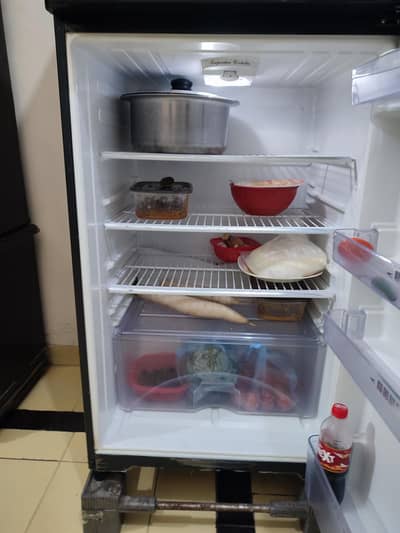 fridgeFridge/Dawlance  Refrigerator/working  100%