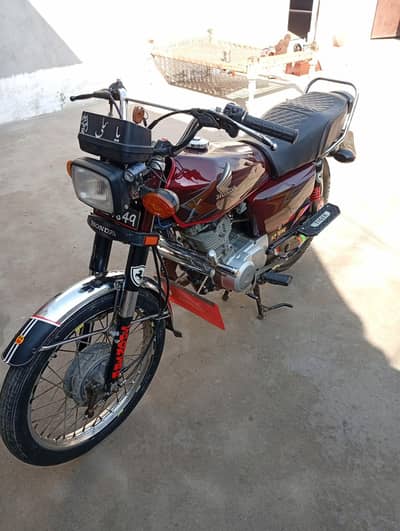 Honda 125   for sell copy lattar sab ha baumatrak bi mil jYa gi