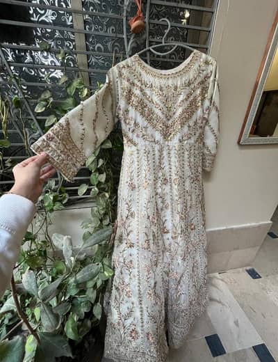 Elegant Off-White Organza Maxi – Only Once Worn (10/10 Condition)