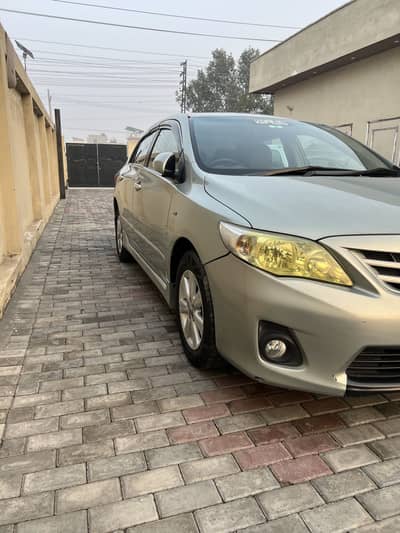 Toyota crolla Altis 2011 Full option with sunroof