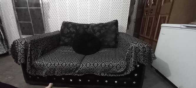 2 seater sofa gents sale