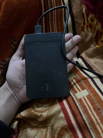 Toshiba 500 gb portable hard drive 3.00 with case bht km use hui h