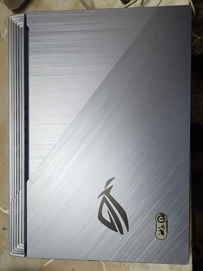 ROG Strix G712LV Limited Edition