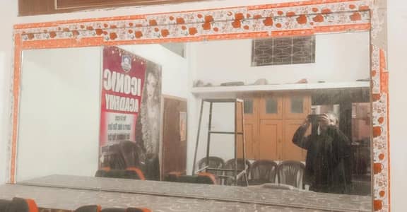 beautician mirrors available