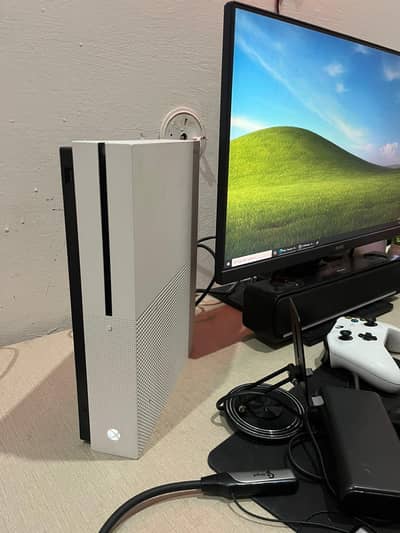 Xbox One S Condition 10/10 With Original Controller