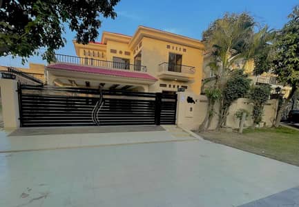 DREAM HOME OFFER 01 Kanal Full House Is Available For Rent In DHA Phase 5 Lahore At Super Hot Location. 100% Original Pictures
