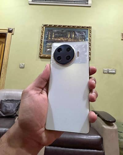 Tecno Spark 20 pro plus