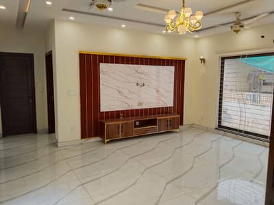 1kanal house for rent in dha phase3 z block hote locattion near market 5bed room mcdonalds