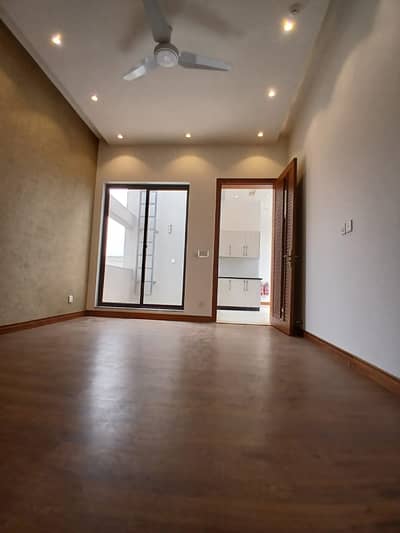 10marla house for rent in dha phase4 hote location modran house