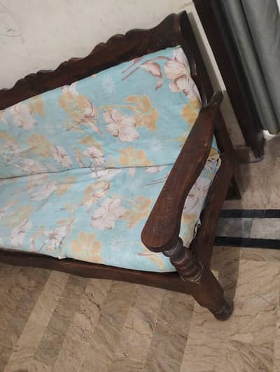 only 1 piece hai sofay  ka Chester dewan urgent sell