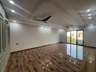 1 KANAL BRAND NEW BEAUTIFULL UPER PORTION AVAILABLE FOR RENT IN BAHRIA TOWN LAHORE