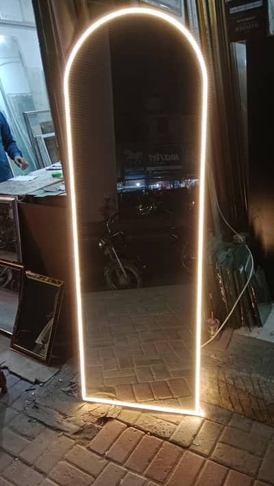 Standing mirror for light