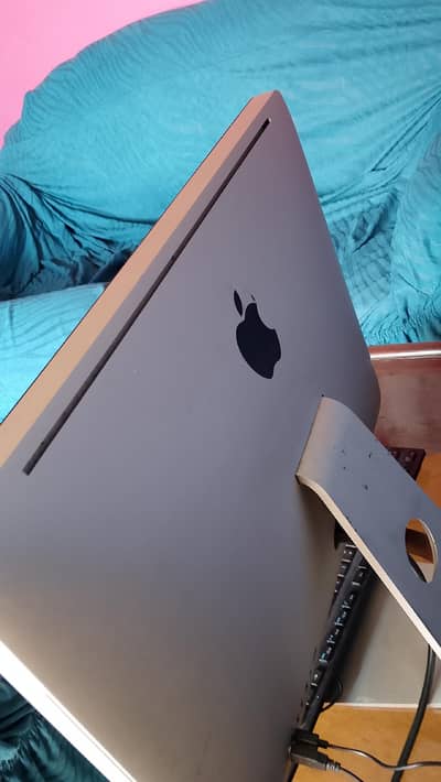 I am selling a brand new iMac all in one pc