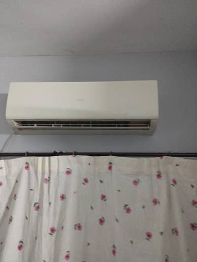 hair split ac, slightly used.